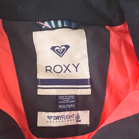 Girls Size XL(14) ROXY snowboard jacket.  Excellent condition - Picture 2 of 2